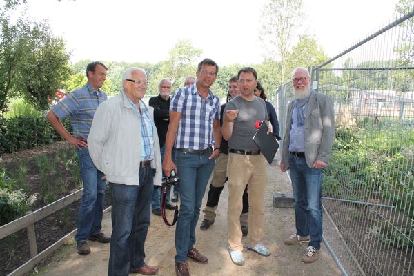 Landschaftsarchitekt Mark Krieger (2. von rechts) beim Fachsimpeln