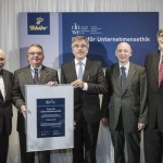Prof. Dr. Horst Steinmann (DNWE), Dr. Markus Conrad (CEO Tchibo), Achim Lohrie (Tchibo), Prof. Dr. Josef Wieland (DNWE), Prof. Dr. Albert Löhr (DNWE)