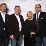 Torsten Sieckmann (Vorstand Sales & Marketing Sunseeker Germany), Wilhelm Rüschenbeck (Geschäftsführer Juwelier Rüschenbeck), Peter Gress (Brand Director Land Rover Deutschland) mit RTL-Moderatorin Jennifer Knäble