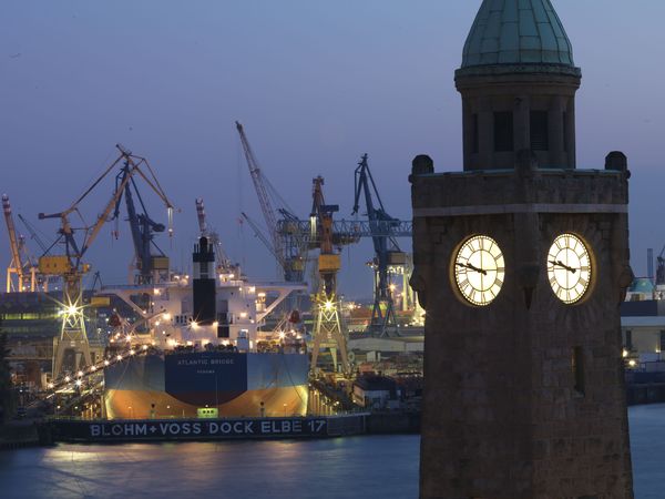 Hamburger Hafen bei Nacht