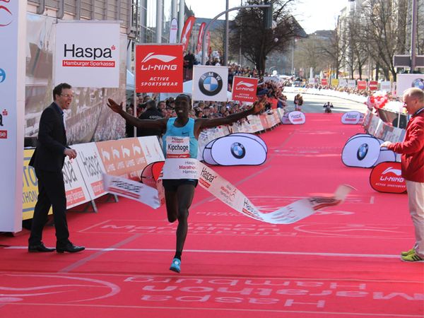 Hamburg Marathon: Eliud Kipchoge gewinnt mit Streckenrekord