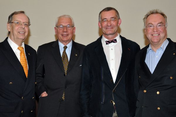 Hans-Martin Kreye, Lions-Präsident Hans-Dieter Wolf, Dr . Axel von der Wense (leitender Arzt der Intensivabteilung), Prof. Gottfried Böttger