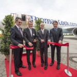 Gaël Meheust, Executive Vice President Sales & Marketing des Engine Suppliers CFMI, Ralf Teckentrup, Chairman Thomas Cook Airline Group & Chief Executive Officer Condor, Marc Baer, Executive Vice President des Lessors Air Leasing Corporation, und Christopher Buckley, Executive Vice President Europe, Asia and Pacific bei Airbus, beim Ribbon Cuttin vor dem neuen Airbus A321 in Hamburg-Finkenwerder