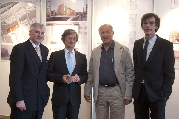 Jürgen Bruns-Berentelg (Vorsitzender der Geschäftsführung der HafenCity Hamburg GmbH), Claus Heinemann (Inhaber Gebr. Heinemann), Prof. Volkwin Marg (Gründungspartner gmp), Oberbaudirektor Prof. Dipl.-Ing. Jörn Walter