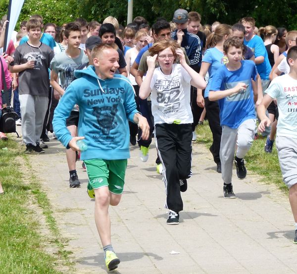 Schüler der Bergedorfer Gretel-Bergmann Schule laufen für Bären