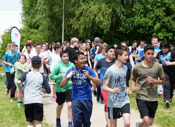 Schüler der Bergedorfer Gretel-Bergmann Schule laufen für Bären