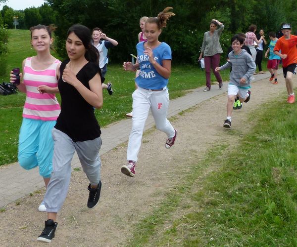 Schüler der Bergedorfer Gretel-Bergmann Schule laufen für Bären