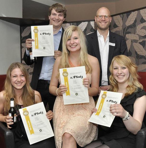 Gewinnerteam vom Kaufhaus Hamburg mit Juror Niklas Wecker | Gewinnerteam vom Kaufhaus Hamburg mit Juror Niklas Wecker