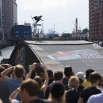 Hamburg: Wakeboarder in der Hafencity