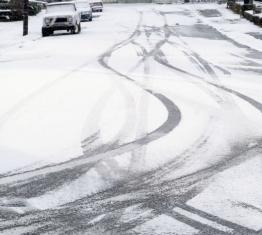 Sieben Tipps: Sicher Auto fahren im Winter