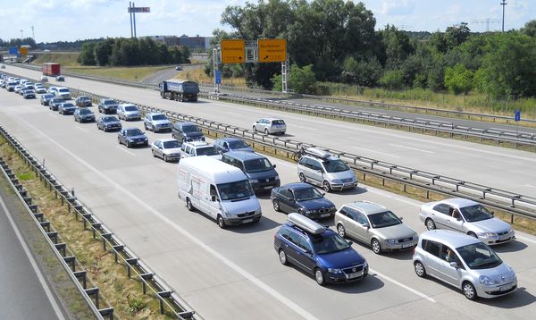 Hamburg: Stau zum Ende der Herbstferien