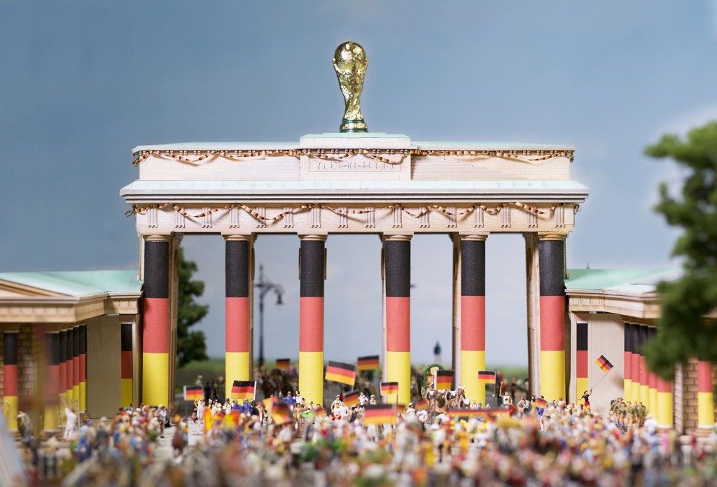 Brandenburger Tor - Quadriga gegen WM-Pokal getauscht Bildrechte: Miniatur Wunderland Hamburg GmbH