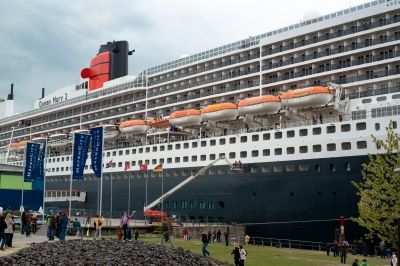 Die Queen Mary im Hamburger Hafen