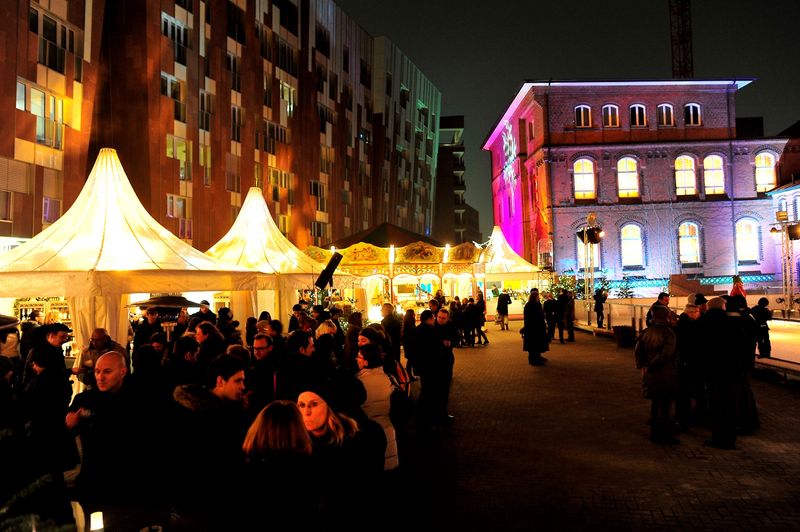 Der Weihnachtsmarkt auf dem Überseeboulevard im Herzen der Hafencity