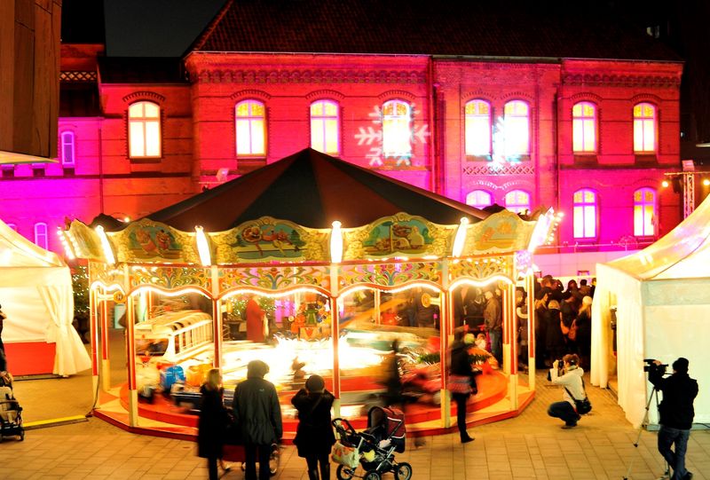 Ein Nostalgiekarussell ist eines von vielen Highlights für Kinder