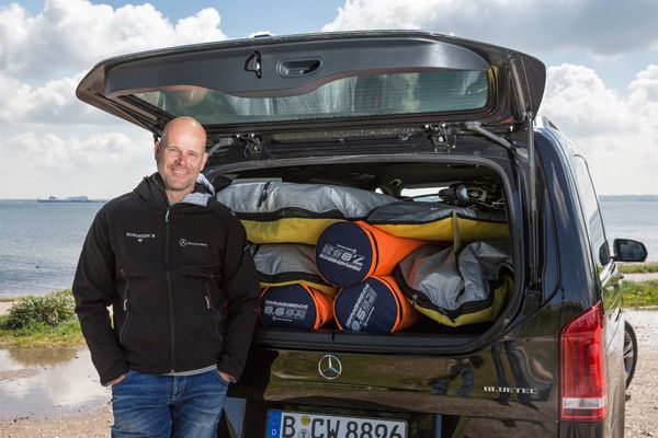 Bernd Flessner mit der neuen MB V-Klasse auf der Sonneninsel Fehmarn