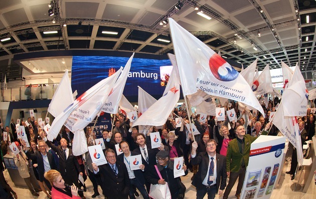 Internationale Tourismus Börse in Berlin 2015_ Hamburg Stand: Hamburg Empfang mit Flash Mob für Hamburger Olympiabewerbung - mit Unterstützung der anderen Norddeutschen Stande