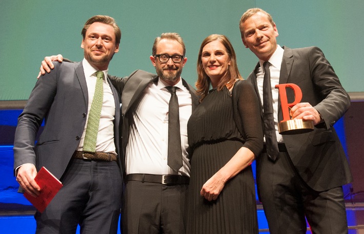 Der begehrte Branchenpreis wurde im Berliner Kraftwerk vor rund 500 anwesenden PR-Fachleuten und Unternehmenssprechern an achtung! übergeben