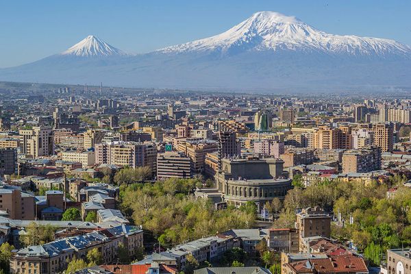 Grossartiger Blick über Eriwan und den Berg Ararat - dort soll Noah mit seiner Arche gestartet sein