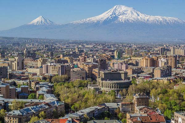 Grossartiger Blick über Eriwan und den Berg Ararat - dort soll Noah mit seiner Arche gestartet sein