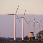 Windpark in der Nähe einer Wohngegend: Zwei Drittel der Deutschen haben nichts dagegen, in der Nähe von Windrädern zu leben