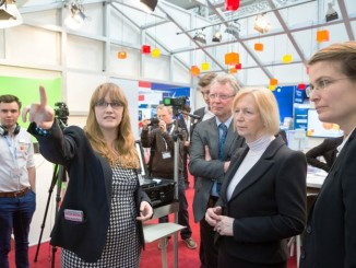 Mit Massive Open Online Courses (MOOCs) speziell für Mädchen, will das Hasso-Plattner-Institut auf seiner interaktiven Bildungsplattform www.open.hpi.de mehr Schülerinnen für Informationstechnologie (IT) faszinieren