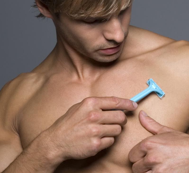 Körperrasur beim Mann: Wie sehr sollte ER rasiert sein?