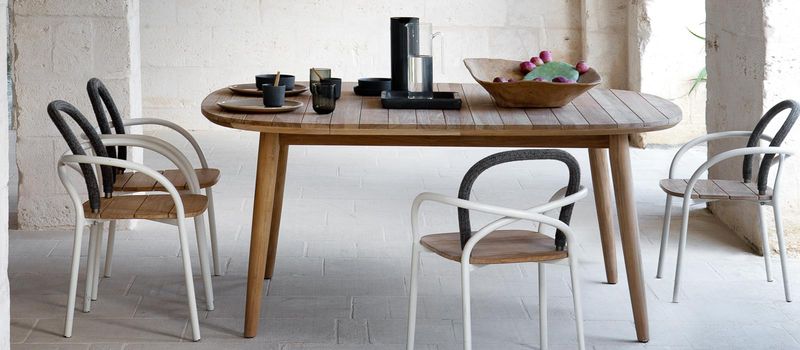 Schönes Ensemble aus Holz - für drinnen und draussen