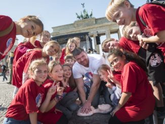 Start des "Nationalen Aktionsbündnisses Wiederbelebung" vor dem Brandenburger Tor