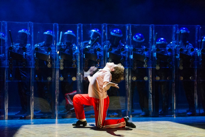 Billy Elliot - The Musical mit Lewis Smallman in der Titelrolle