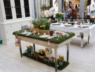 Easter-Table von Froonck (Vordergrund) und Sabine Kaack (Hintergrund)