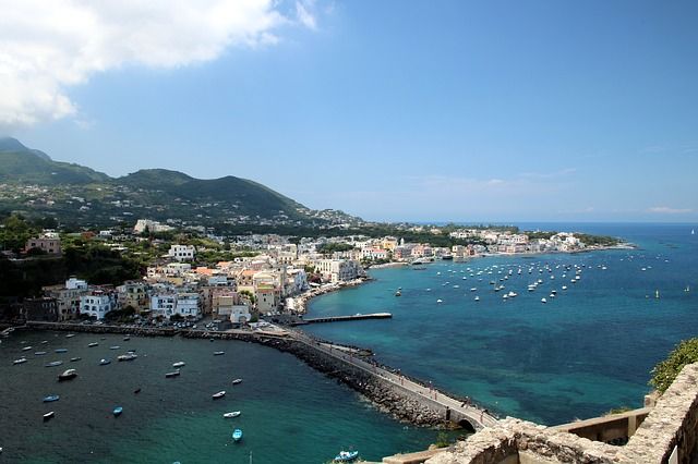 Der Hafen von Ischia