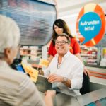 Sänger Patrick Lindner an der Kasse bei Netto