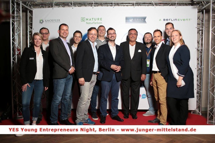 Mittelstandspräsident Mario Ohoven (4.v.re.) beim Europäischen G20 Gipfel junger Unternehmer in Berlin