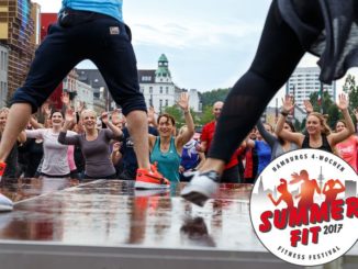 Opening-Fitness-Party auf dem Spielbudenplatz