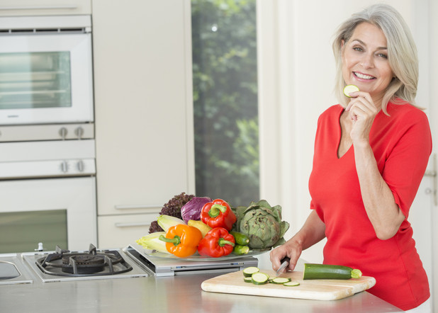 Titel: Luvos Ballaststoffe_Regina_2_050 verwendung des Pressefot | Superfit dank Superfood?