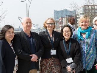 Gastgeberin Prof. Dr. Liane Simon von der MSH Medical School Hamburg (Mitte) mit den derzeitigen Vorsitzenden der WHO-Arbeitsgruppen: Yukiko Yokobori (Japan), Dr. Huib Ten Napel (Niederlande), Haejung Lee (Korea) und Dr. Matilde Leonardi (Italien)