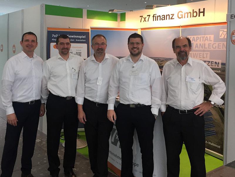 Mit nachhaltigen Geldanlagen präsentiert sich das Team der 7x7finanz GmbH in Hamburg