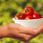 Tomaten, Kräuter und Salat vom eigenen Balkon