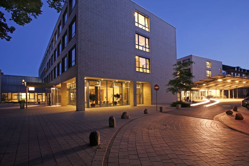 Sieben Fachärzte der Schön Klinik Hamburg Eilbek wurden von Focus Gesundheit als Top-Mediziner Deutschland ausgezeichnet