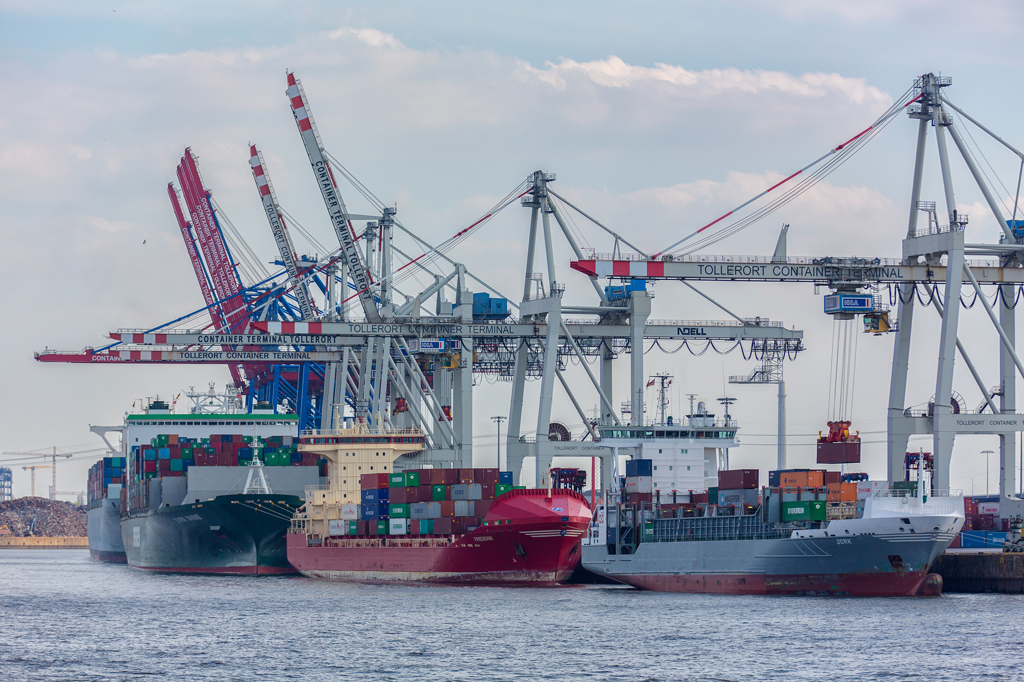 Containerumschlag im Hamburger Hafen