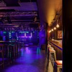 Die Rock Bar erinnert an eine Rockkneipe im Hamburger Stadtteil St. Pauli