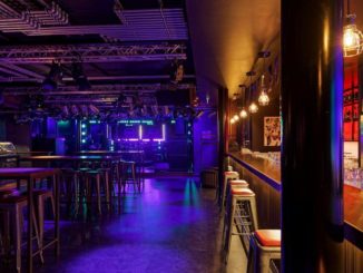 Die Rock Bar erinnert an eine Rockkneipe im Hamburger Stadtteil St. Pauli