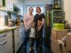 Für die vierköpfige Familie Häusser aus Frankfurt ist eine größere Wohnung in der hessischen Metropole unbezahlbar