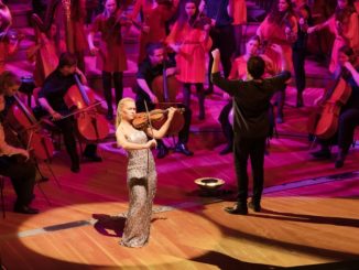 Mari Samuelsen spielt mit dem Baltic Sea Philharmonic und Kristjan Järvi in der Berliner Philharmonic. Foto: Peter Adamik