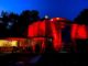 Das Park Cafe in Köln leuchtet rot während der Night of Light
