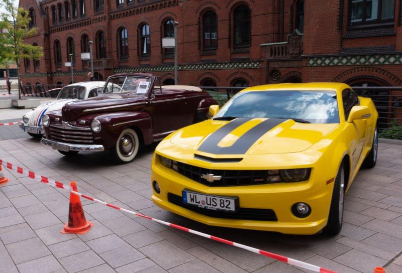 PS-Filmstars posieren auf dem Überseeboulevard