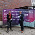 Axel Strehlitz Geschäftsführer Corona Freepass und Gerhard Löwe Center Manager Elbe Einkaufzentrum