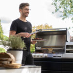 modulare Outdoor-Küche von Otto Wilde mit dem Gasgrill G32 und dem O.F.B.-Oberhitzegrill für höchsten Grillgenuss in gemütlicher Runde.