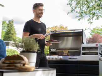 modulare Outdoor-Küche von Otto Wilde mit dem Gasgrill G32 und dem O.F.B.-Oberhitzegrill für höchsten Grillgenuss in gemütlicher Runde.